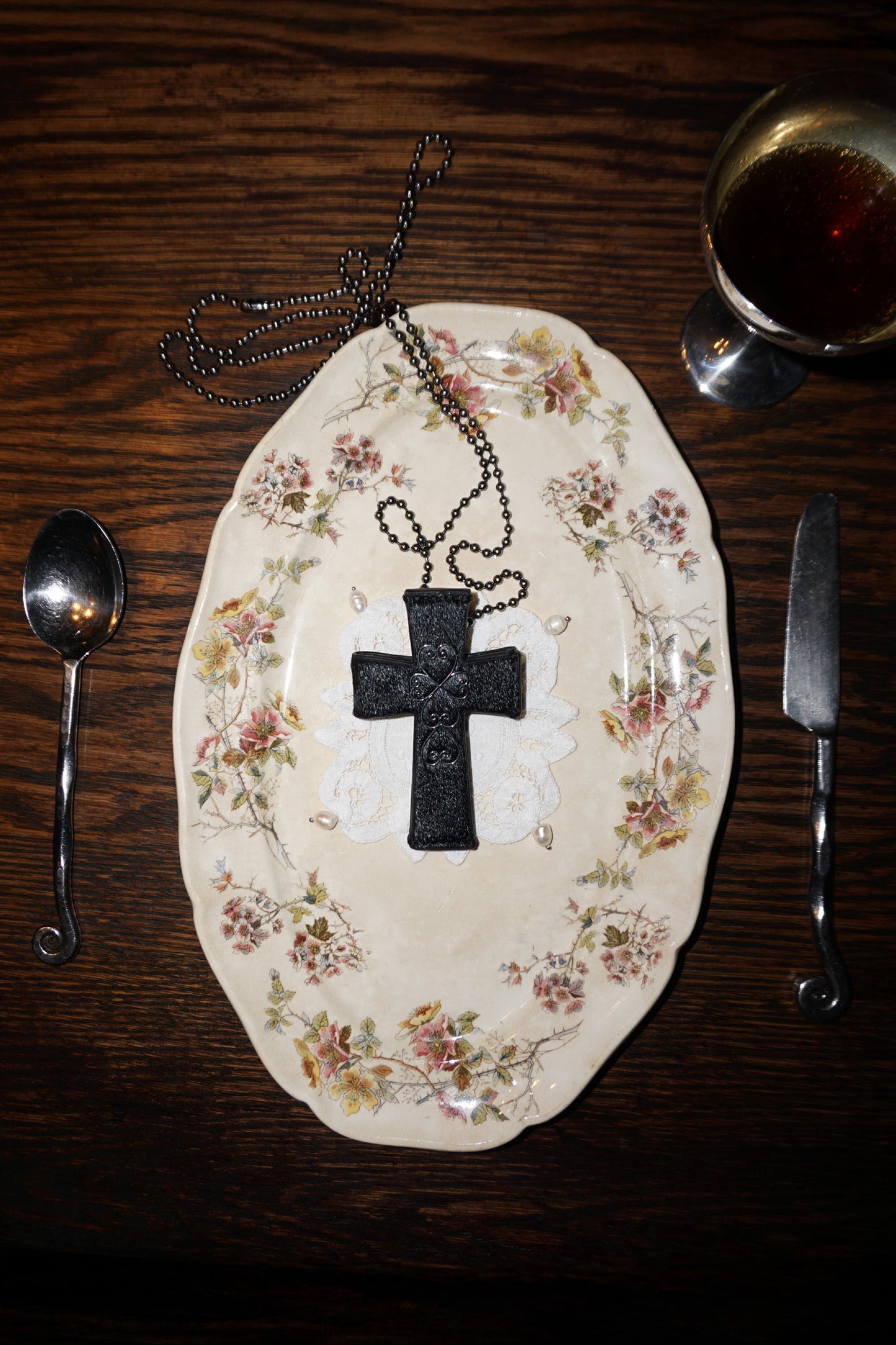 Cross Hair On Strap Wallet Black