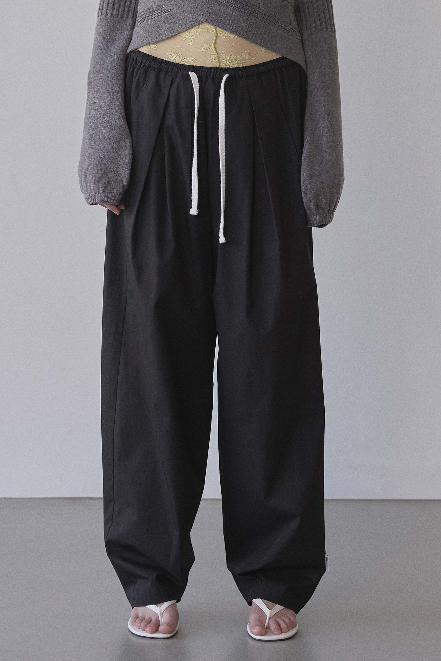 Bed To Go Pintuck Pants Black