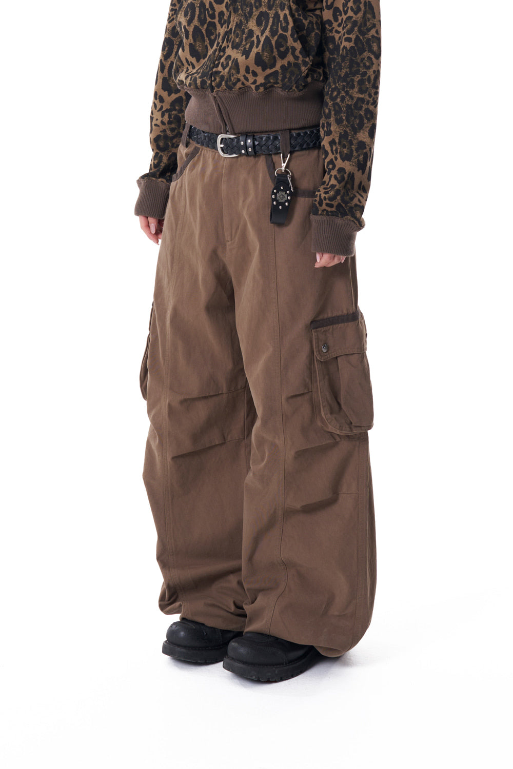 Knee Pin-tuck Contrast Cargo Pants (Brown)