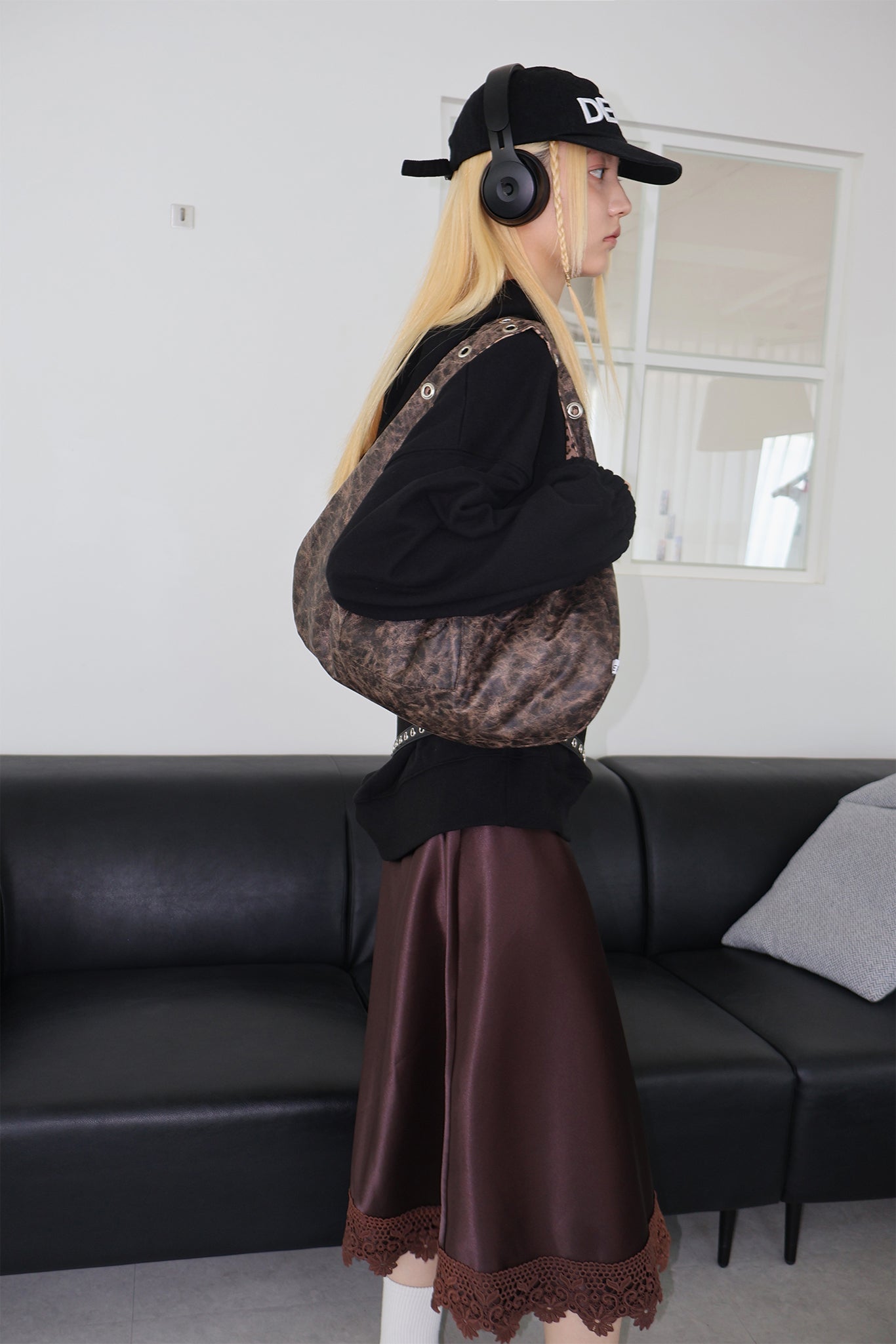 Eyelet Leather Bag / Brown