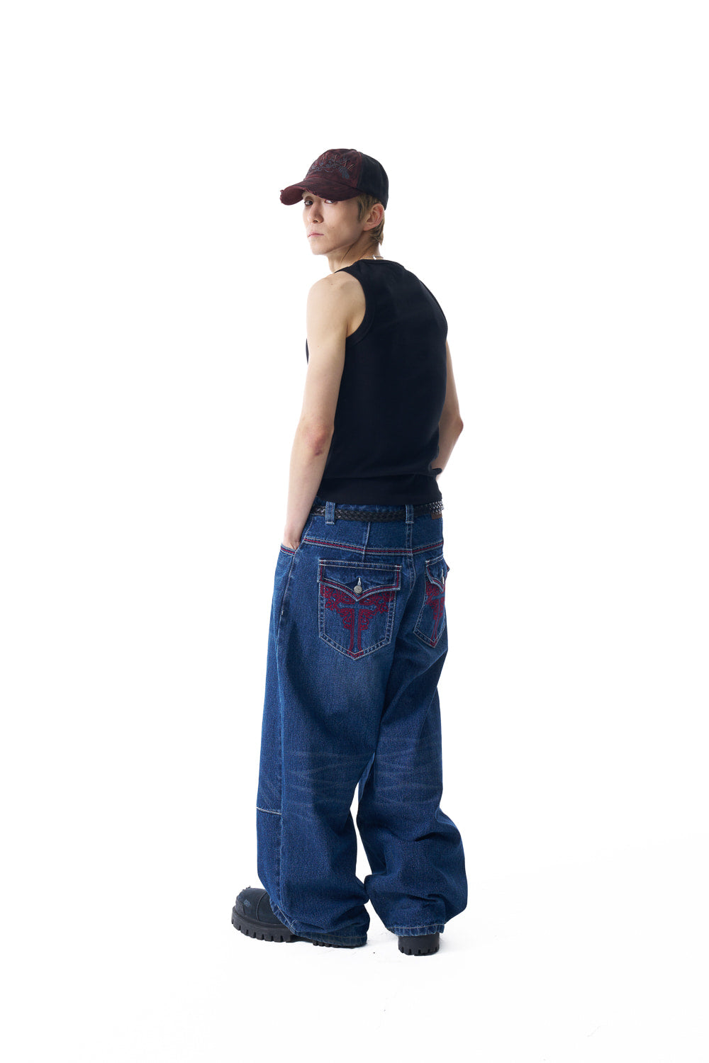 AKM CROS2 Sleeveless (Black)