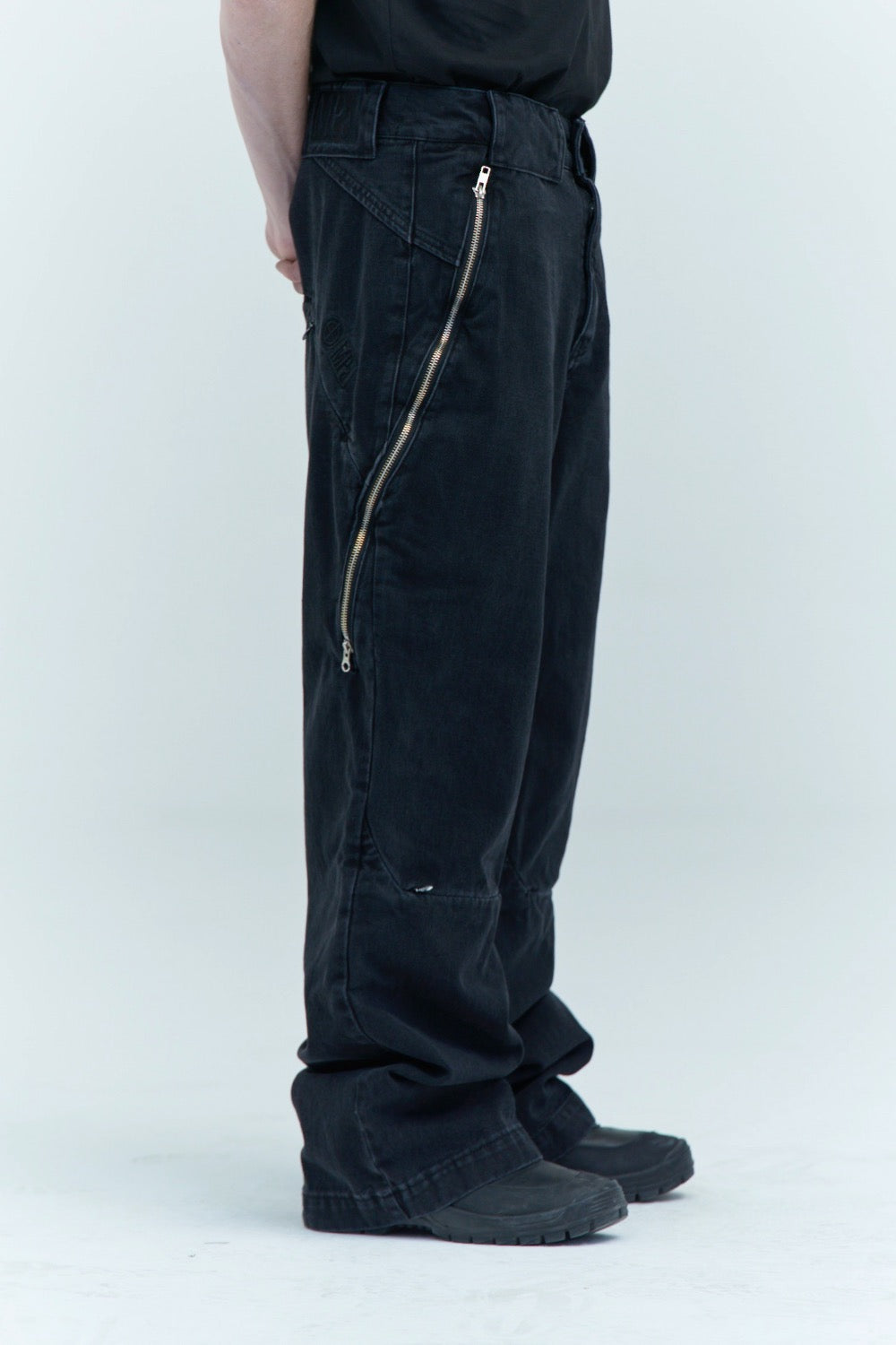 MPa TWO DIVISION POCKETS PANTS (BLACK)