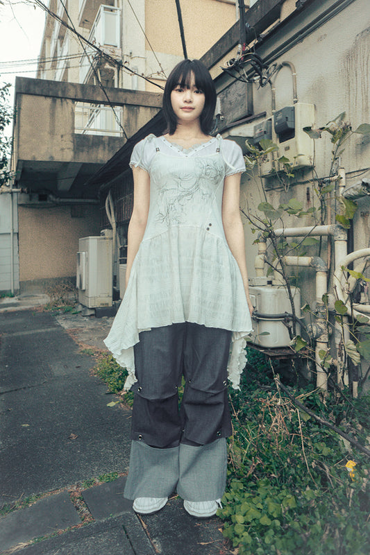 Flayered v-neck sleeveless (White)