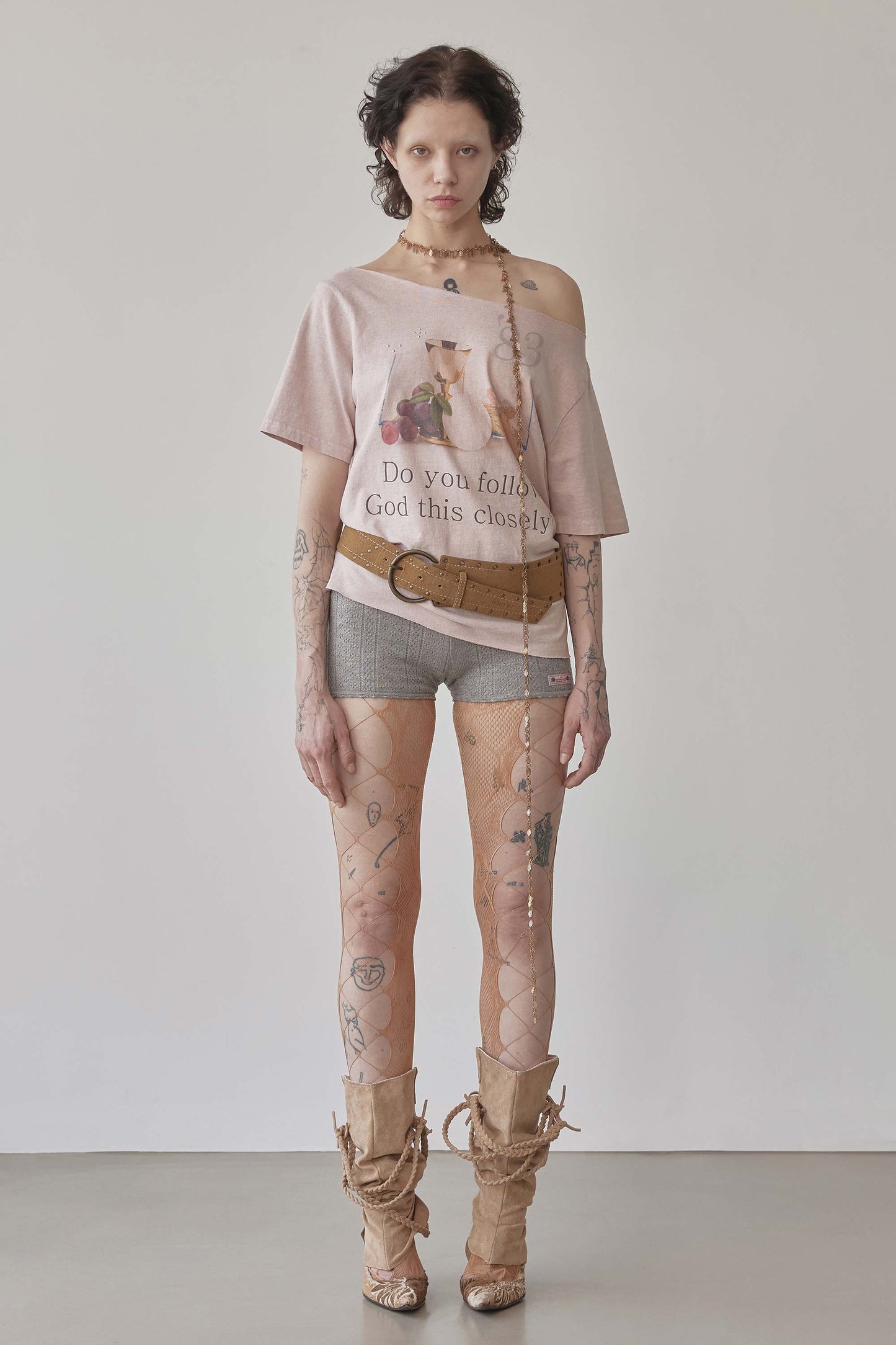 83 Faith Cut Out Tee Washed Apricot