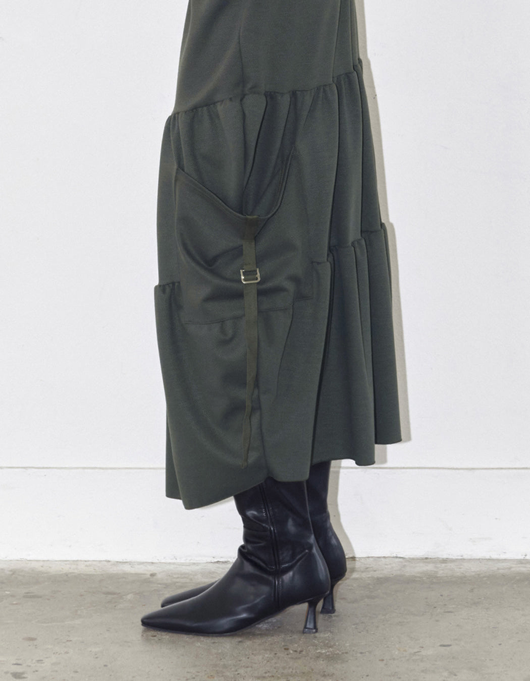 SHIRRING STRAP CARGO SKIRT / 2 Color