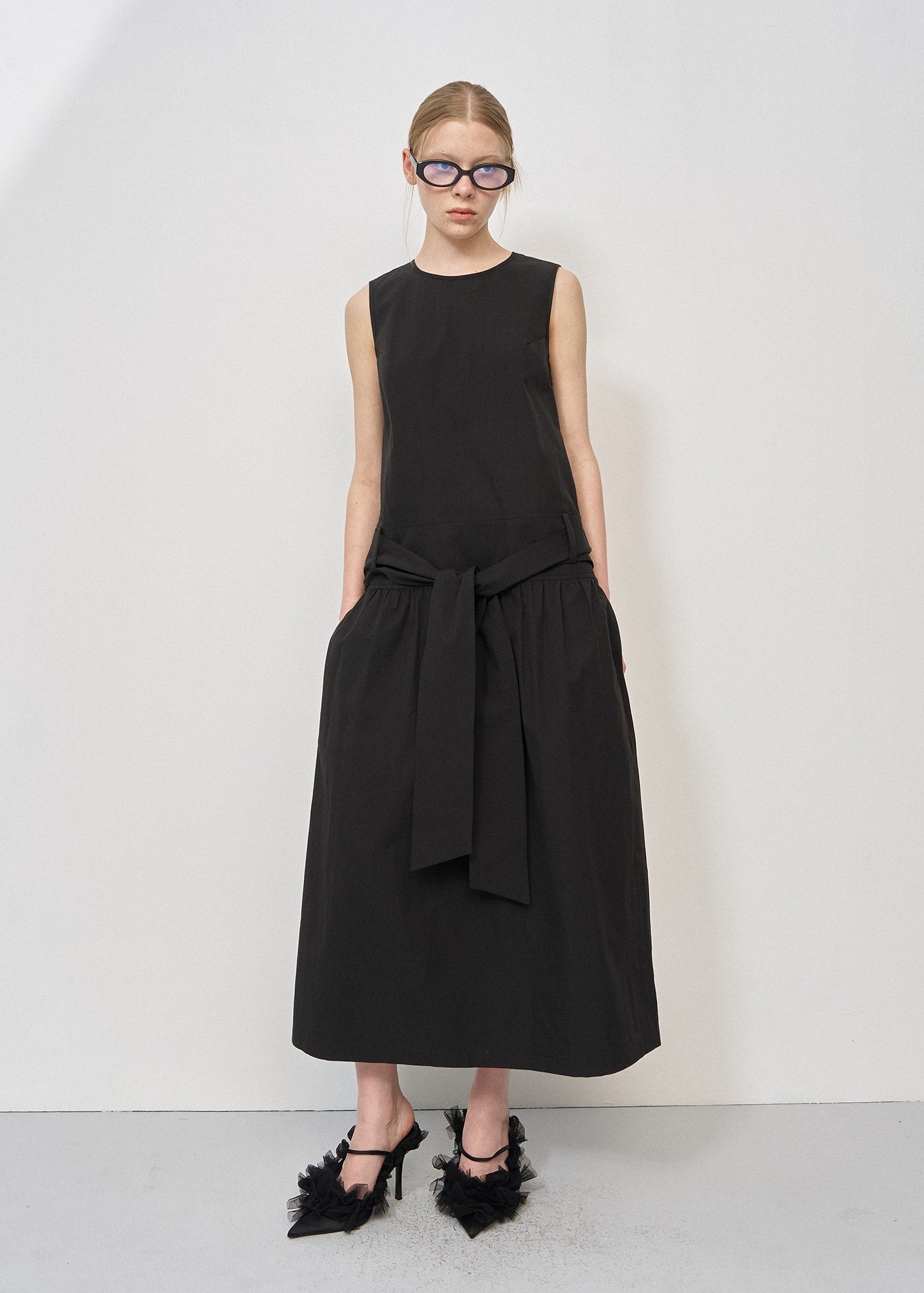 KNOT-DETAIL SLEEVELESS DRESS / 2 Color