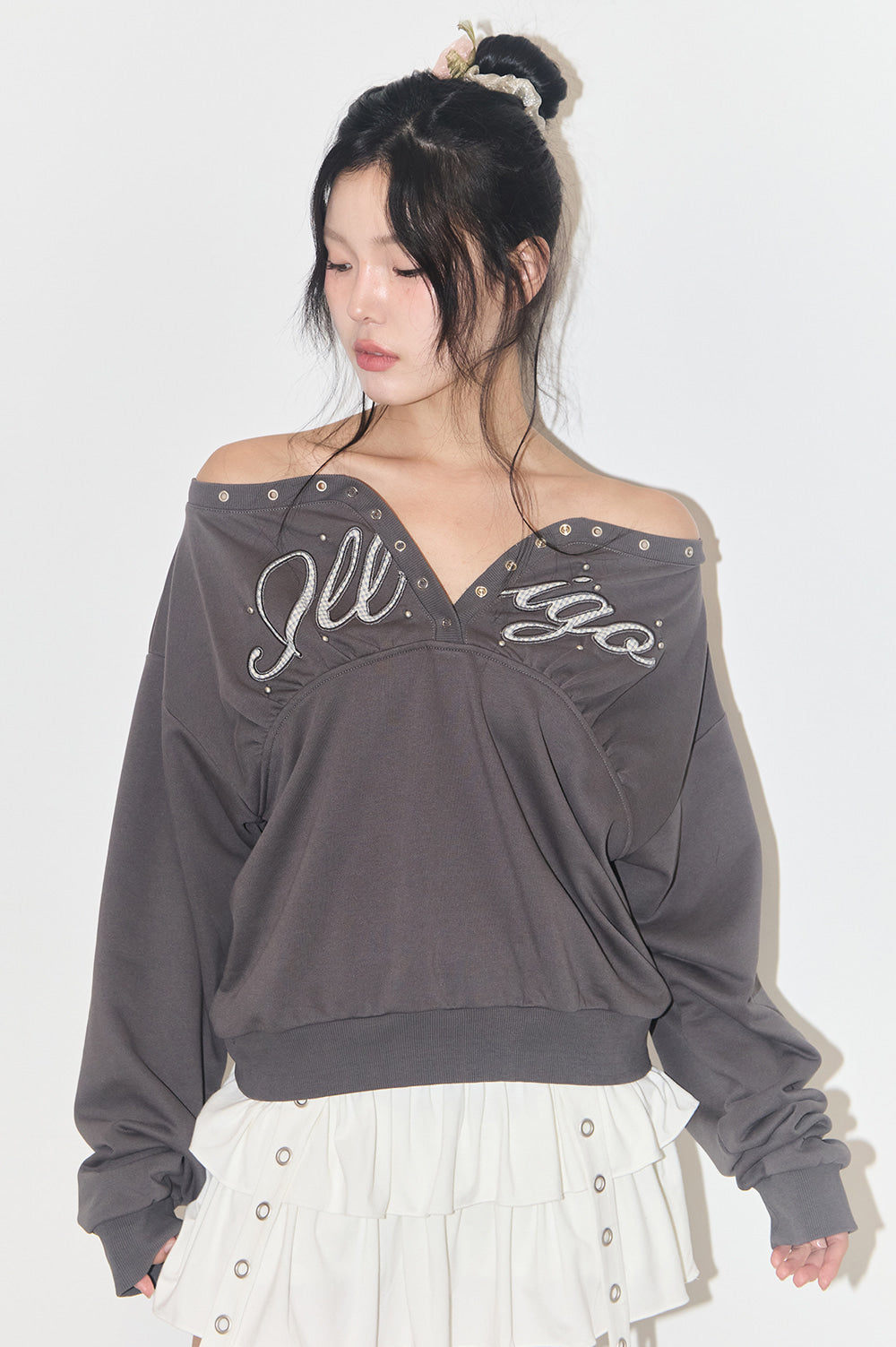 Burton eyelet off-shoulder, sweatshirt, chakol