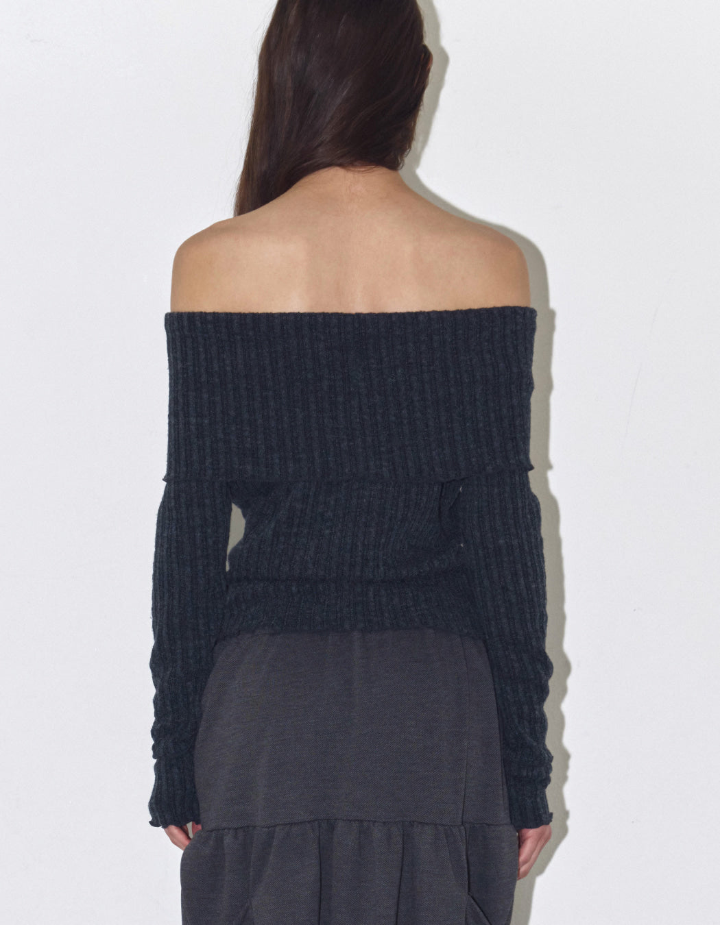 OFF-SHOULDER ASYMMETRIC SWEATER / 2 Color