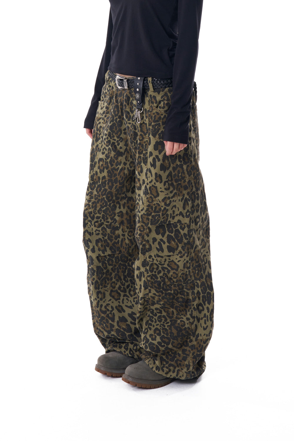 Knee Pin-tuck Leopard Cotton Pants (Khaki)