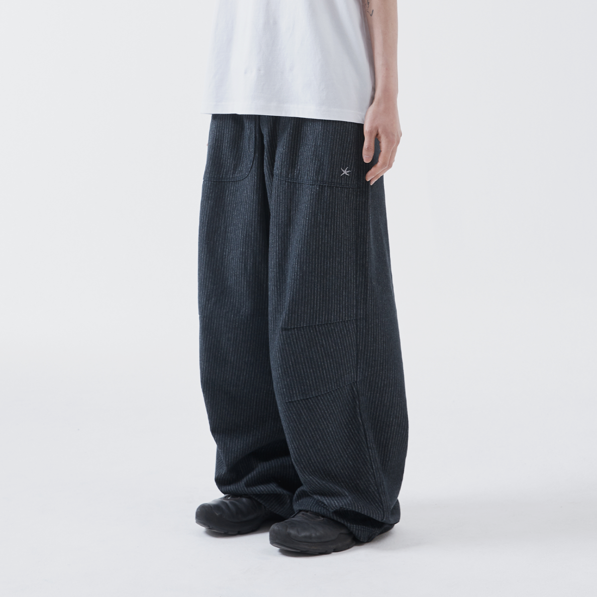 TCM starfish pin stripe pants (black)