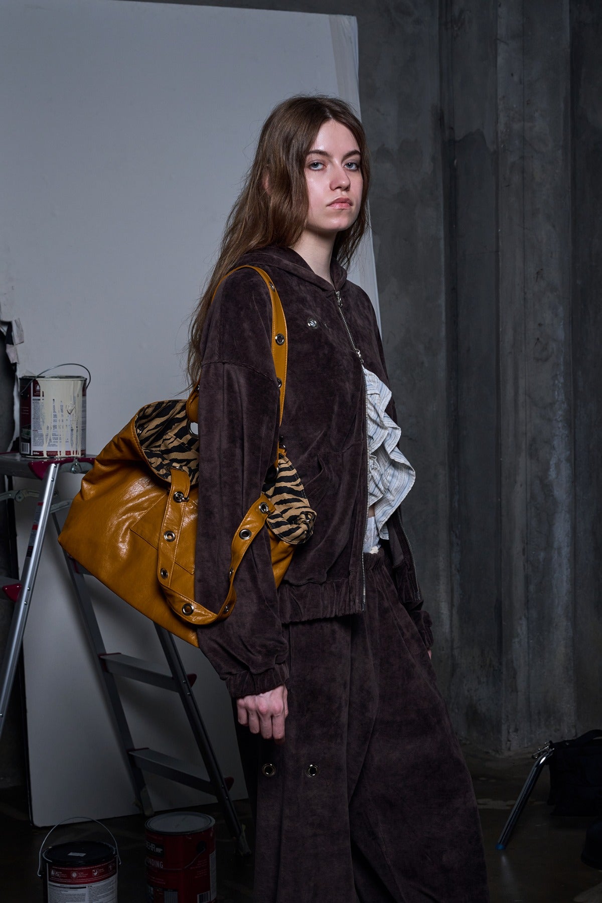 EYELET LEATHER BAG (VER.2) – CAMEL [EXCLUSIVE]