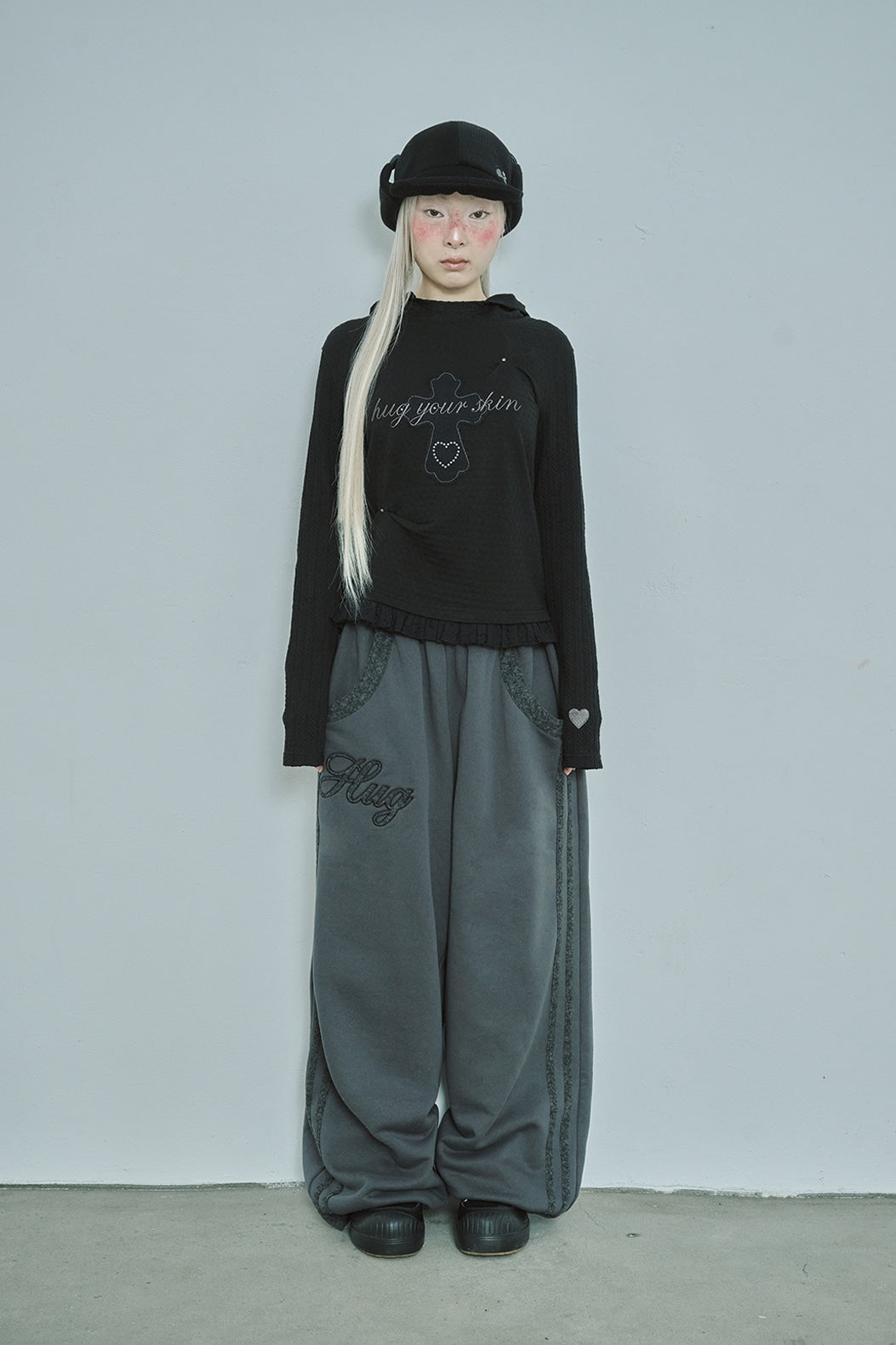 Lace cross patch hoodie (Black)