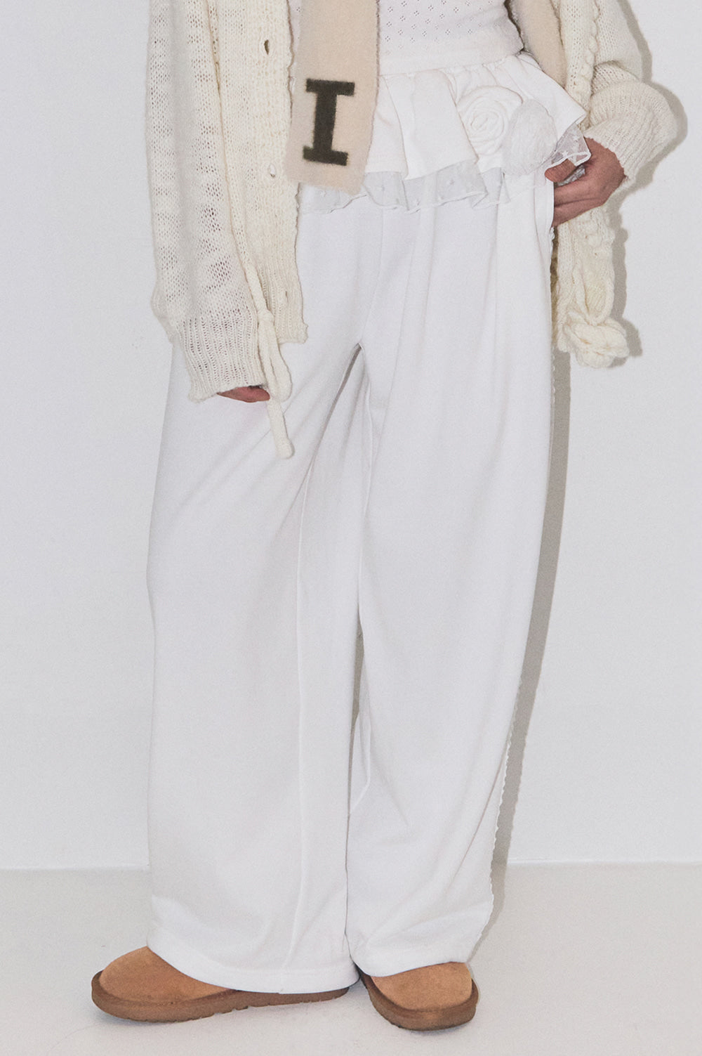 Bloom Ruffle Lace Sweatpants / White