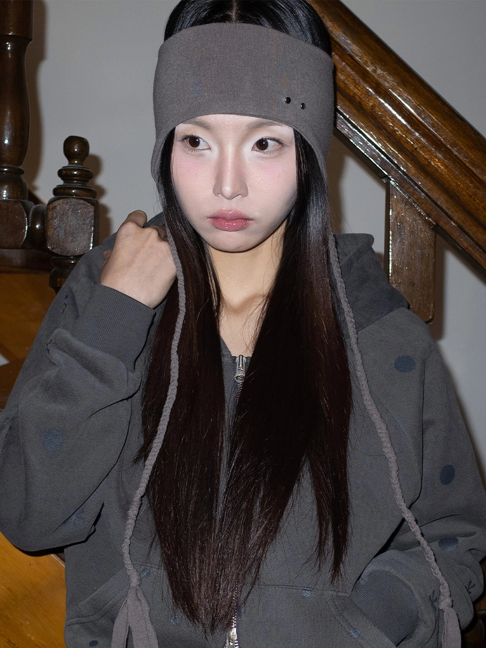 ON HAIR BAND (GREY) 