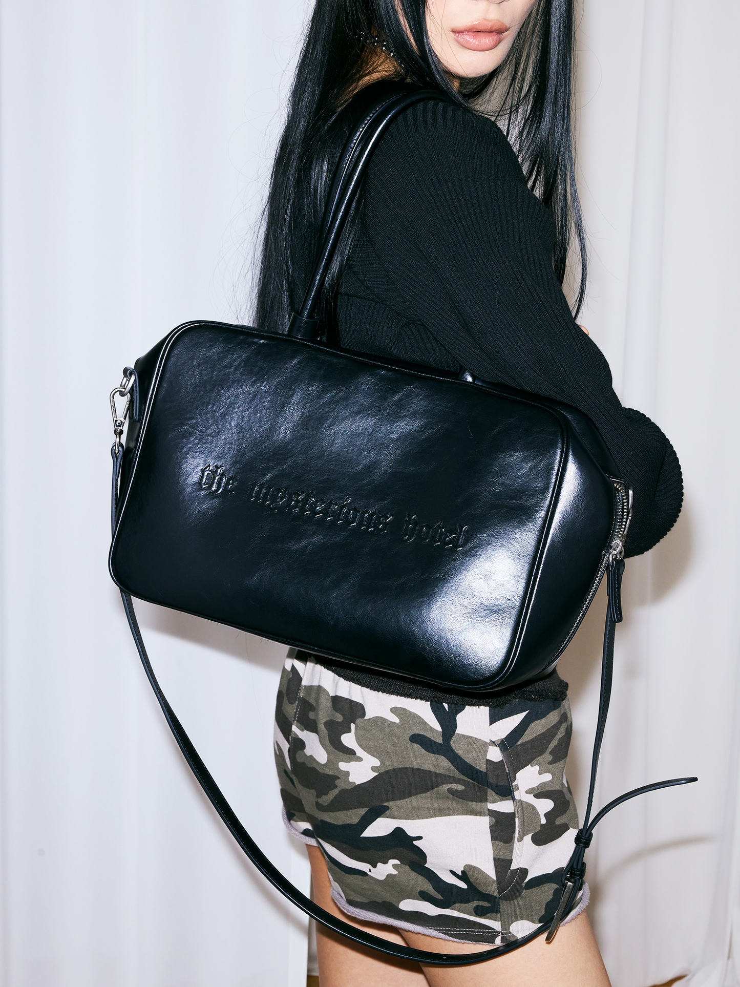 [EXCLUSIVE] COW LEATHER SQUARE BAG