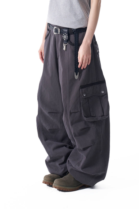 Knee Pin-tuck Contrast Cargo Pants (Dark Gray)