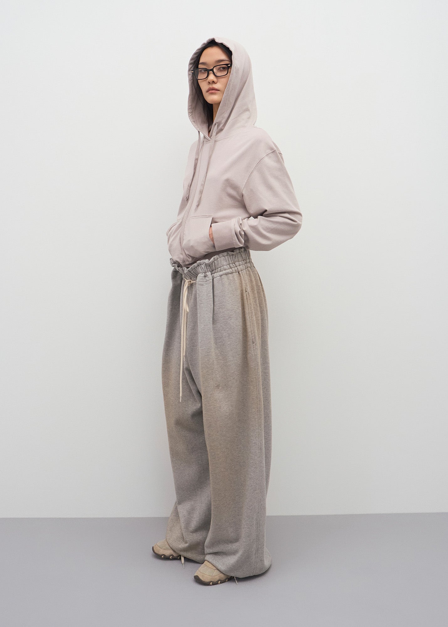 SPRAY WASHED PLEATS DETAIL TROUSERS / 2 Color