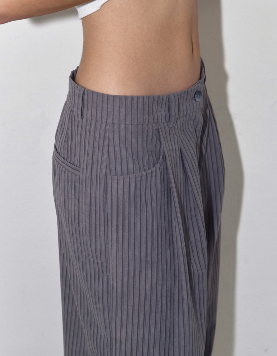 STRIPE OVERSIZED TUCK PANTS / 2 Color