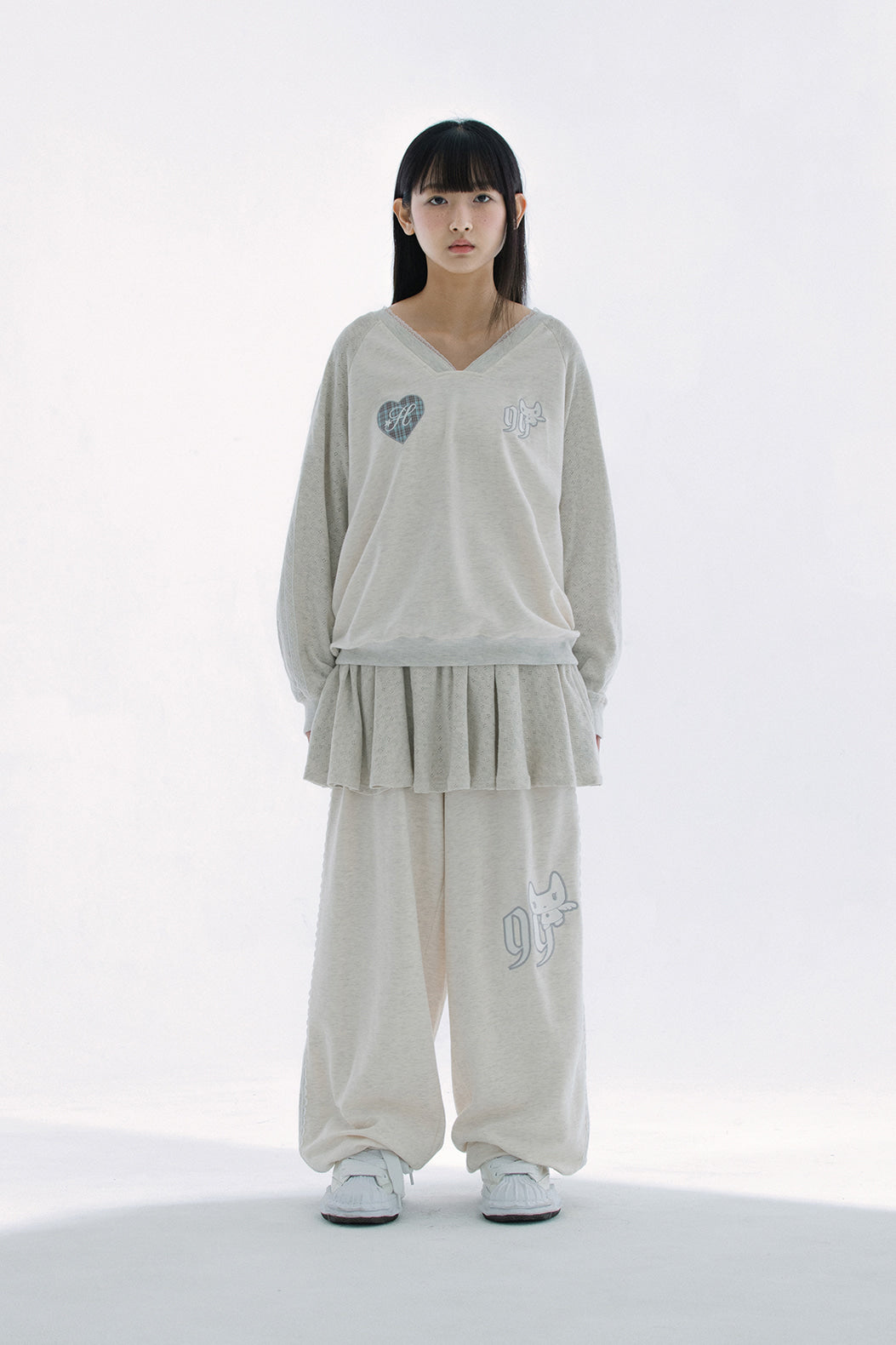 Patch v-neck raglan T (Ivory)