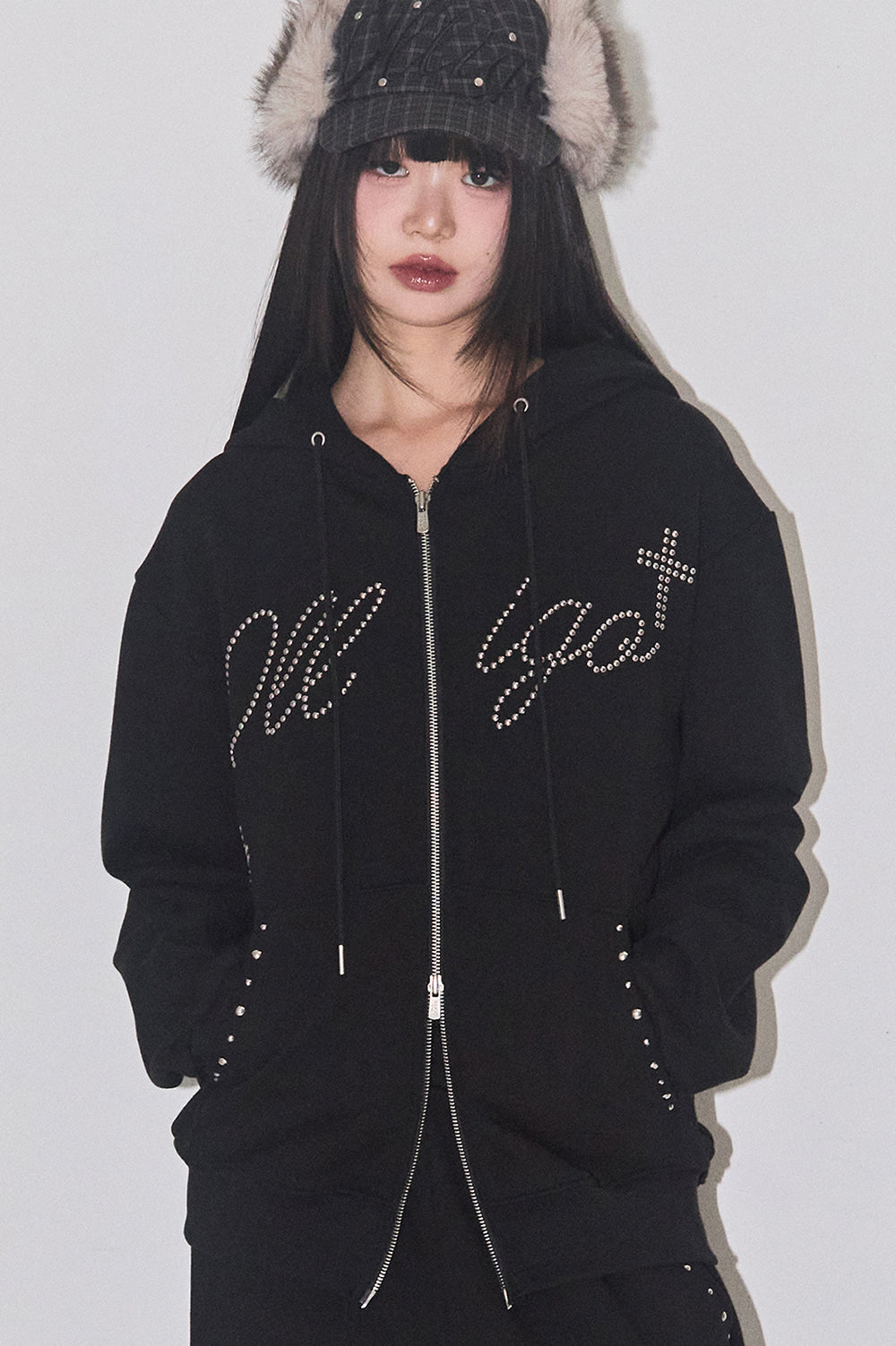 Cross Hotfix Hooded Zip-up in / Black