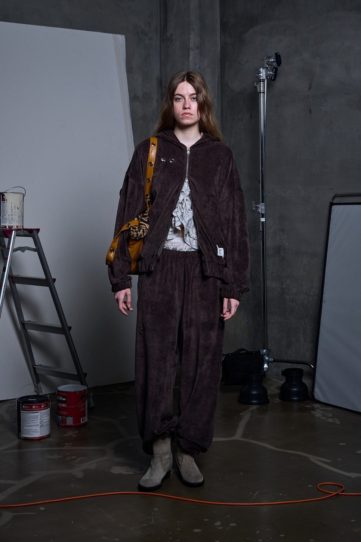 VELOUR PANTS - BROWN