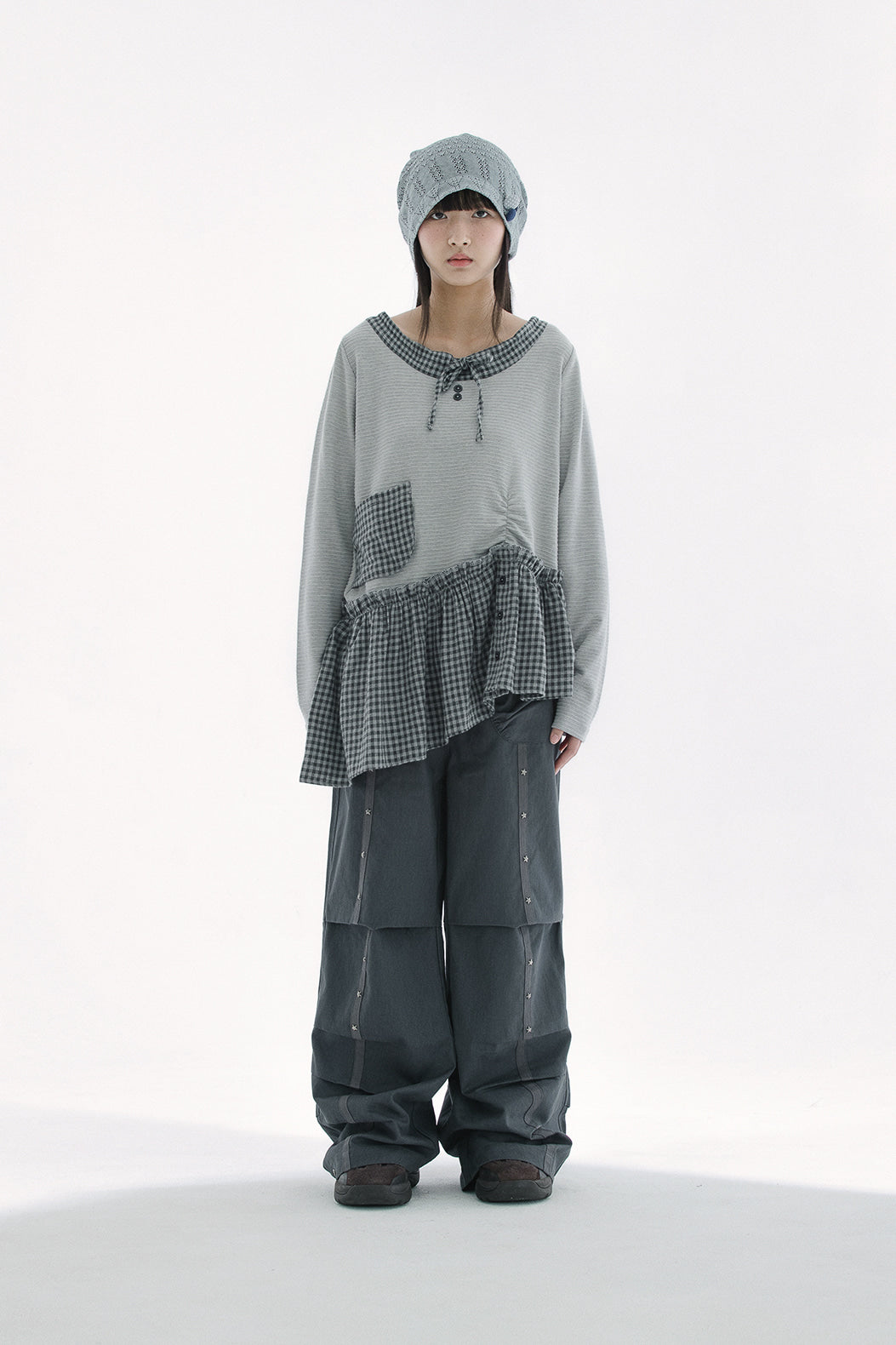 Star studed line pants (Charcoal)