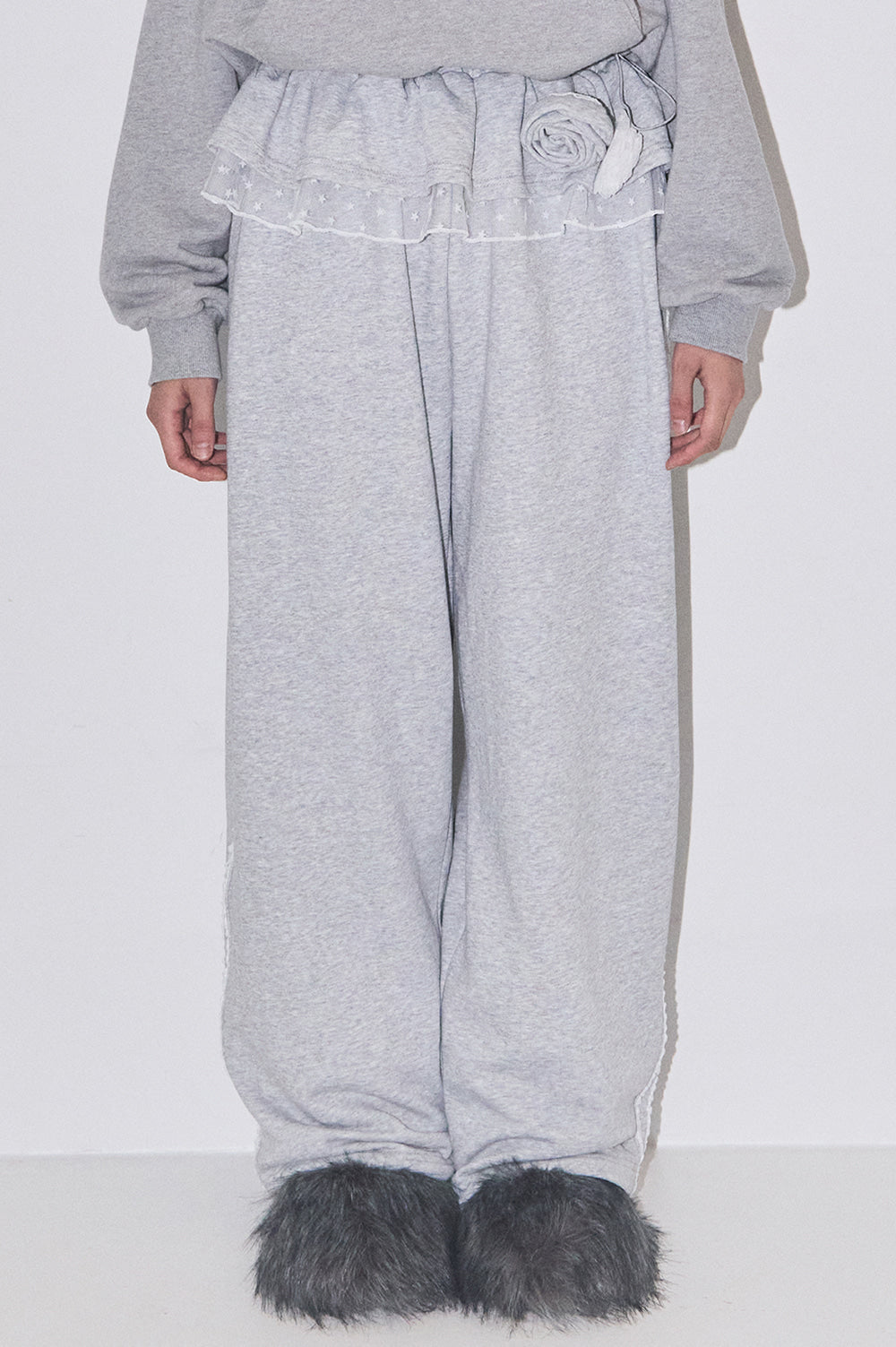 Bloom Ruffle Lace Sweatpants / Gray