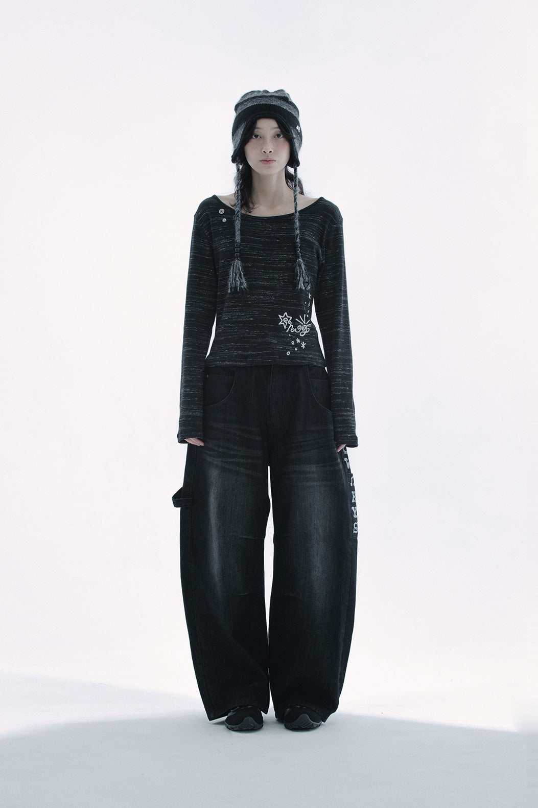 HUG stitch knit T (Black)