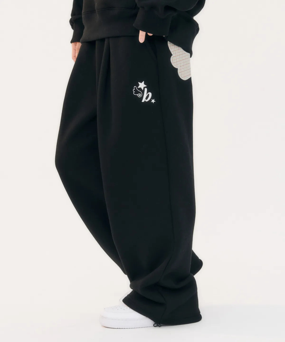 Angel star patch sweatpants / Black