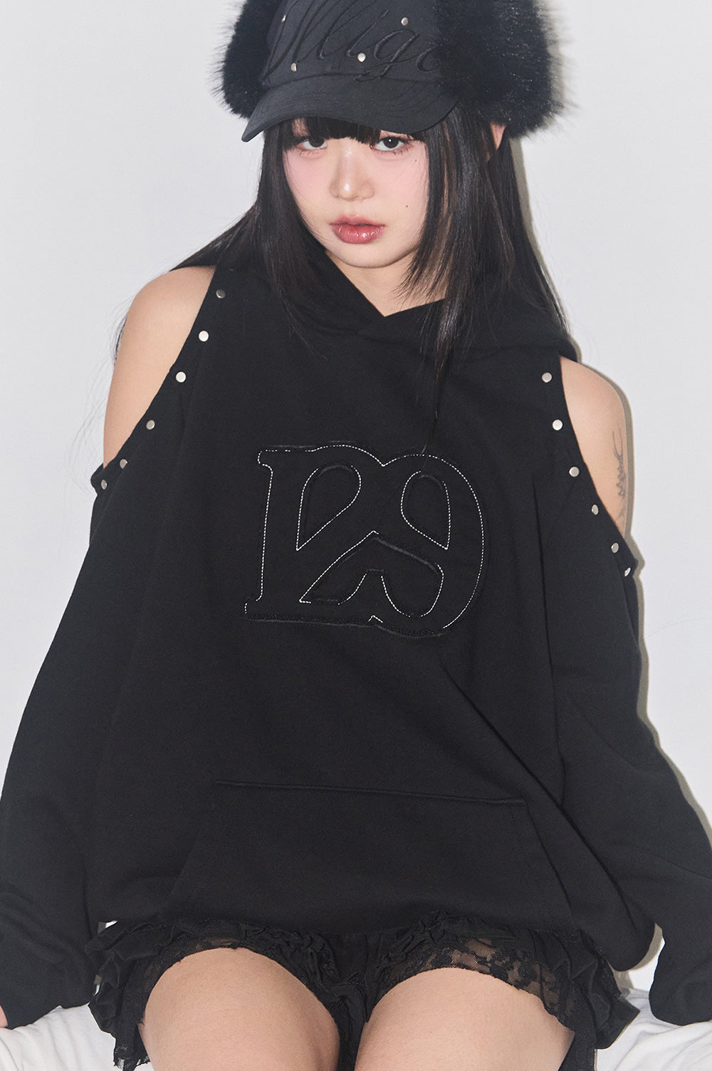 129 Cutout Overfit Hoodie / Black