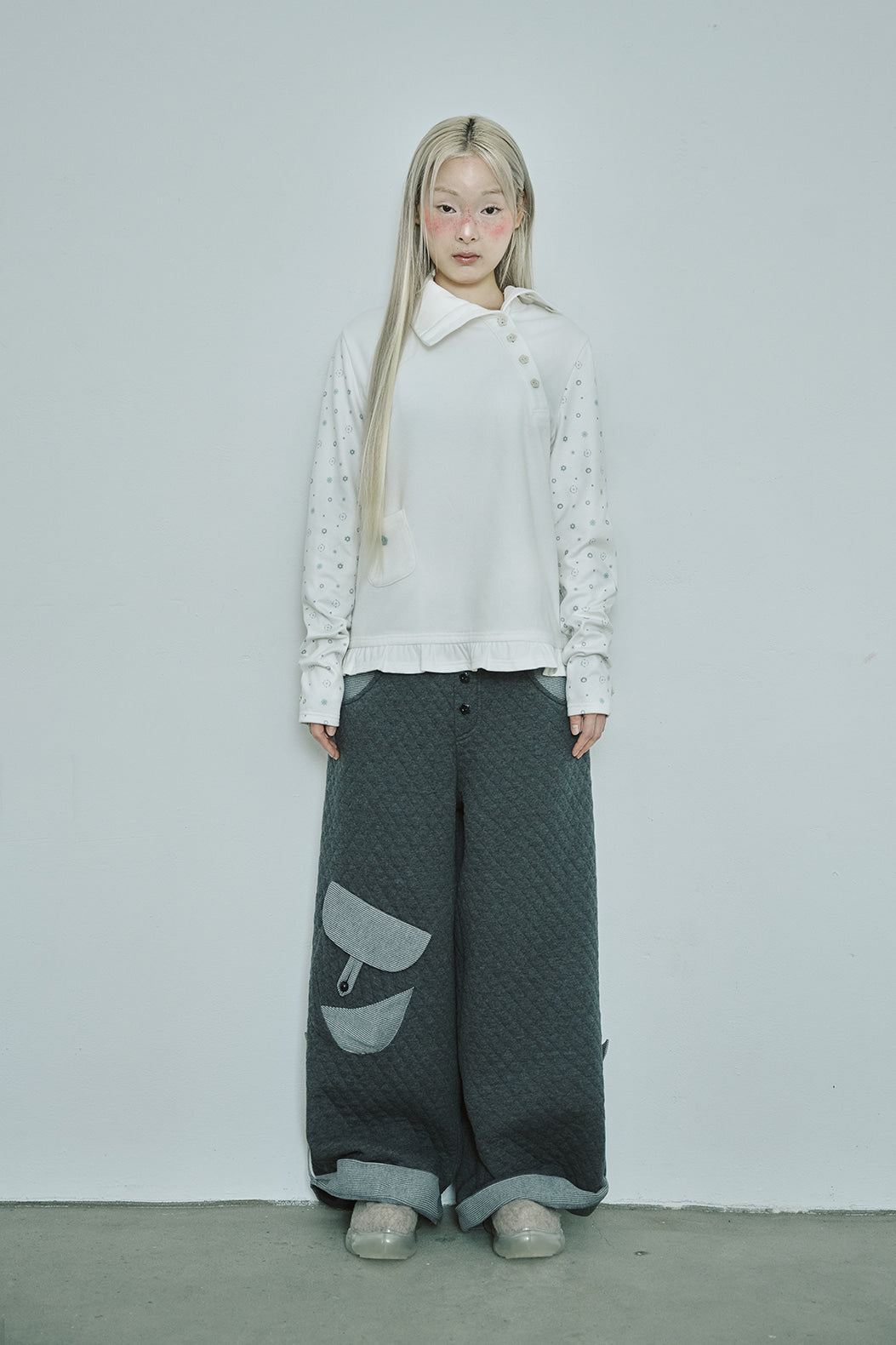 Flower button pola top (White)