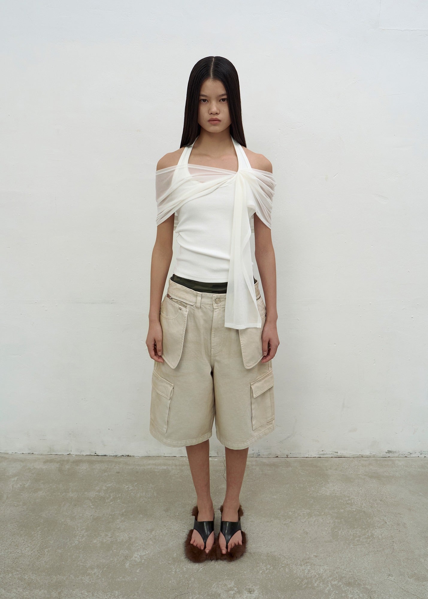 MULTI-POCKET DENIM SHORTS (SAND BEIGE)