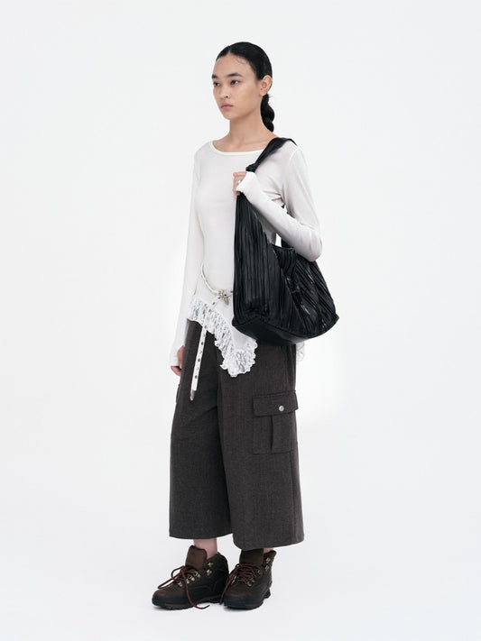 Pleats Triangle Bag [Black]