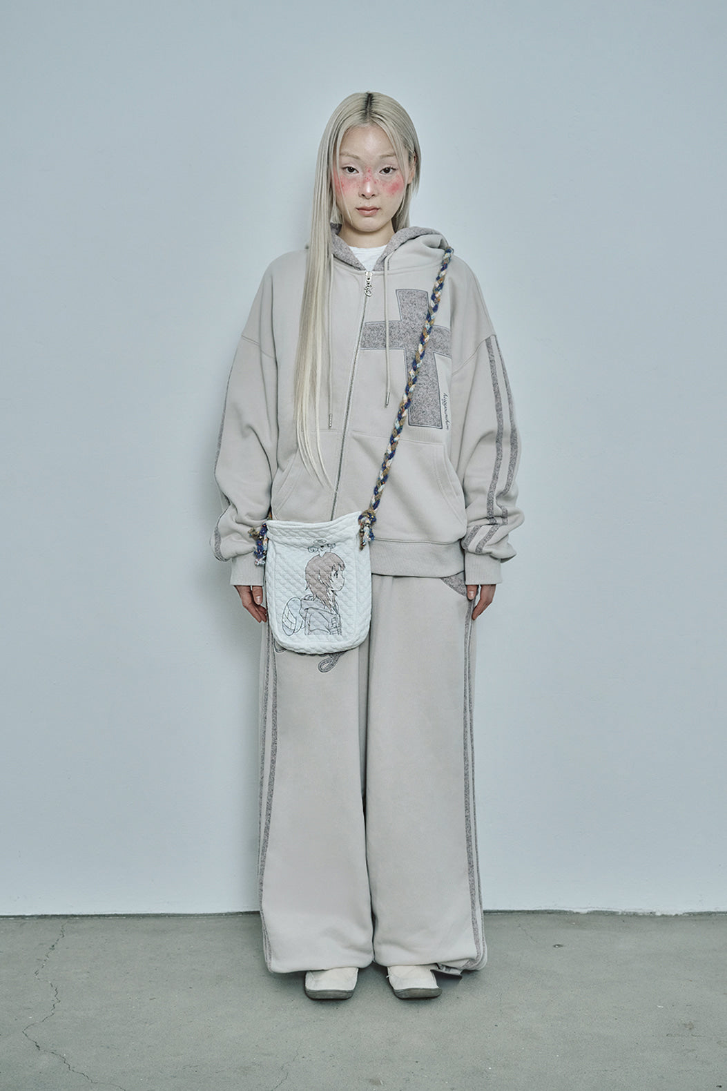 Cross patch jogger pants (Oatmeal)