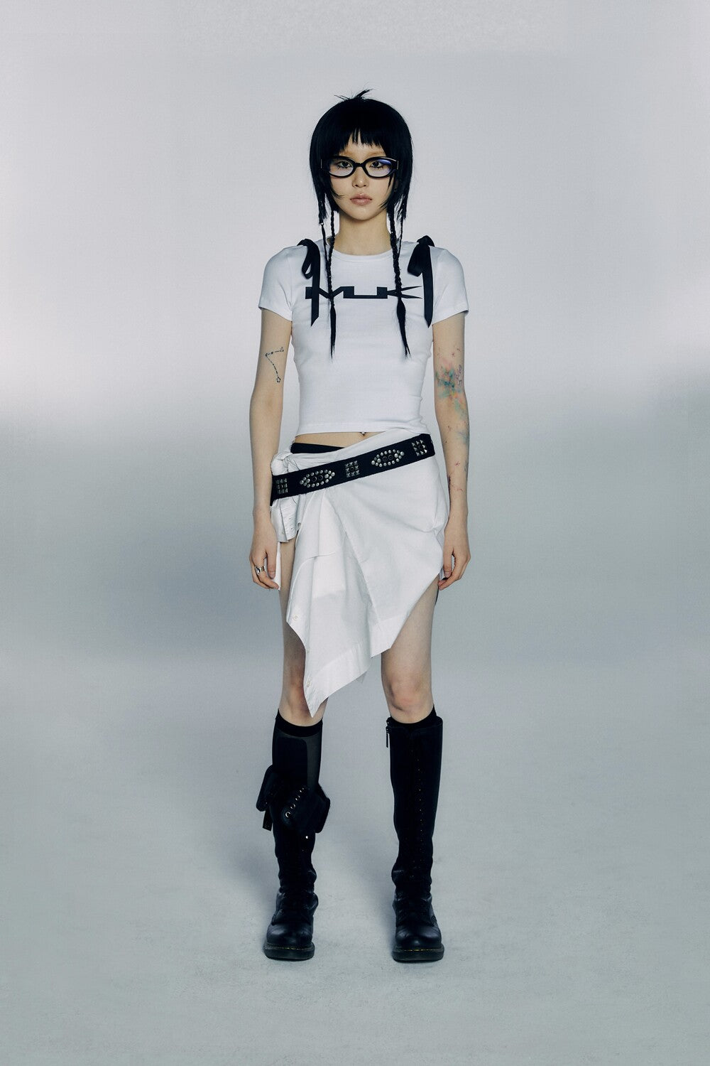 [Worn by Aespa Giselle] MLK LOGO RIBBON T-SHIRT / 2 COLOR